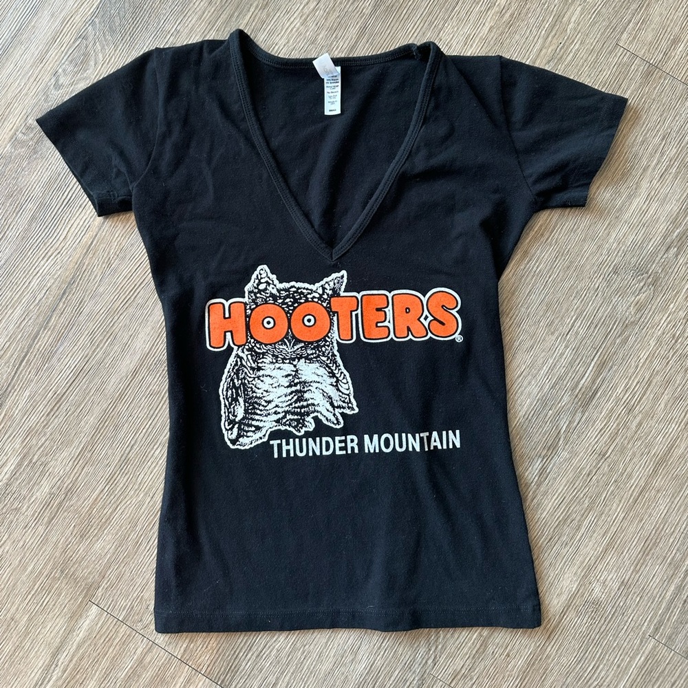 Hooters black tee shirt